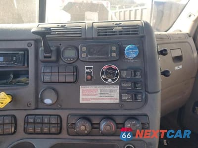 Zdjęcie 9 z 10 samochodu: 2016 FREIGHTLINER CASCADIA 125 SEMI TRUCK VIN:1FUBGEDV6GLHC5609 - miniatura