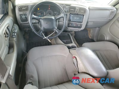 Zdjęcie 8 z 14 samochodu: 2004 CHEVROLET BLAZER VIN:1GNDT13X44K159774 - miniatura