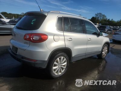 Trzecie zdjęcie samochodu z tyłu: 2011 VOLKSWAGEN TIGUAN S VIN:WVGBV7AX5BW527753 - miniatura