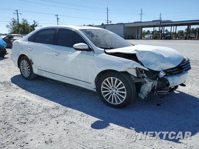 Czwarte zdjęcie samochodu z boku: 2016 VOLKSWAGEN PASSAT SE VIN:1VWBT7A30GC027500 - miniatura