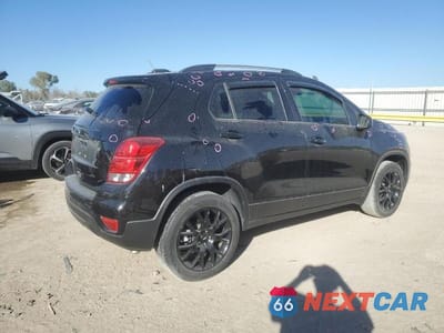 Trzecie zdjęcie samochodu z tyłu: 2022 CHEVROLET TRAX 1LT VIN:KL7CJPSM7NB502077 - miniatura