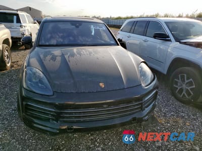 Piąte zdjęcie samochodu w środku: 2023 PORSCHE CAYENNE S VIN:WP1AB2AY6PDA14842 - miniatura