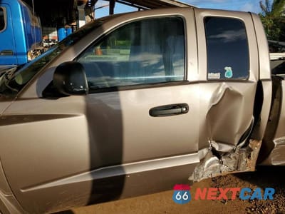 Zdjęcie 7 z 12 samochodu: 2010 DODGE DAKOTA SXT VIN:1D7CW3BP4AS131791 - miniatura