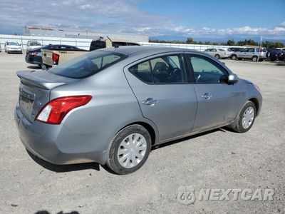 Trzecie zdjęcie samochodu z tyłu: 2014 NISSAN VERSA S VIN:3N1CN7AP3EL873130 - miniatura