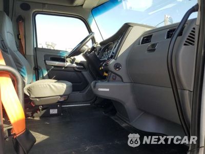 Zdjęcie 9 z 20 samochodu: 2020 KENWORTH T680 SEMI TRUCK VIN:1XKYD49X7LJ311488 - miniatura