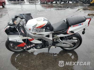 Trzecie zdjęcie samochodu z tyłu: 1993 HONDA CBR900 RR VIN:JH2SC2808PM103452 - miniatura