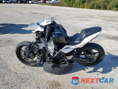 Trzecie zdjęcie samochodu z tyłu: 2025 KAWASAKI EX650 R VIN:ML5EXER15SDAG3478 - miniatura