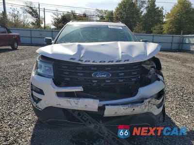 Piąte zdjęcie samochodu w środku: 2017 FORD EXPLORER XLT VIN:1FM5K8D86HGB58176 - miniatura