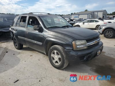 Czwarte zdjęcie samochodu z boku: 2004 CHEVROLET TRAILBLAZER LS VIN:1GNDT13S442359008 - miniatura