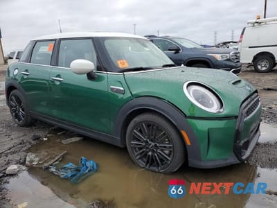 Czwarte zdjęcie samochodu z boku: 2023 MINI COOPER S VIN:WMW53DK08P2T10216 - miniatura