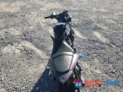 Zdjęcie 6 z 8 samochodu: 2015 YAMAHA YZFR3 VIN:MH3RH06Y2FK009908 - miniatura