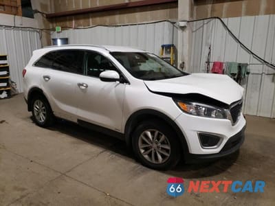 Czwarte zdjęcie samochodu z boku: 2017 KIA SORENTO LX VIN:5XYPGDA34HG246677 - miniatura