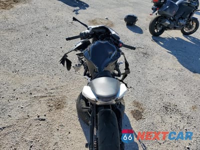 Zdjęcie 6 z 10 samochodu: 2025 KAWASAKI EX650 R VIN:ML5EXER15SDAG3478 - miniatura
