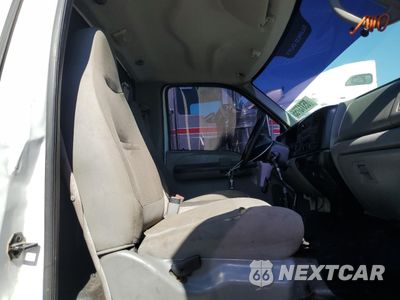 Piąte zdjęcie samochodu w środku: 2008 FORD F650 SUPER DUTY CHIPPER TRUCK VIN:3FRNF65B38V656314 - miniatura