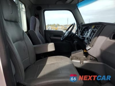 Zdjęcie 10 z 12 samochodu: 2016 KENWORTH T680 SEMI TRUCK VIN:1XKYA48X2GJ496713 - miniatura