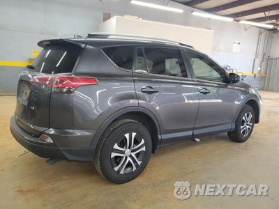 Trzecie zdjęcie samochodu z tyłu: 2018 TOYOTA RAV4 LE VIN:JTMZFREV4JJ181422 - miniatura