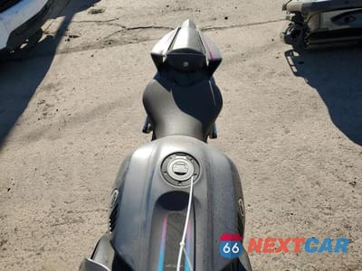 Piąte zdjęcie samochodu w środku: 2024 YAMAHA YZFR7 VIN:JYARM38E2RA009606 - miniatura