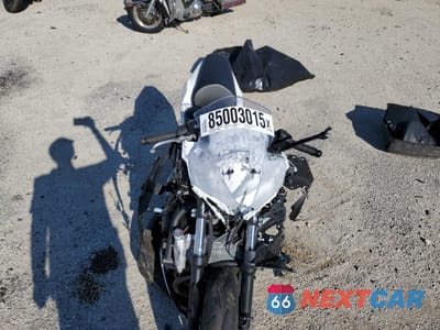 Piąte zdjęcie samochodu w środku: 2025 KAWASAKI EX650 R VIN:ML5EXER15SDAG3478 - miniatura