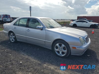 Czwarte zdjęcie samochodu z boku: 2002 MERCEDES-BENZ E 320 VIN:WDBJF65J22B494049 - miniatura