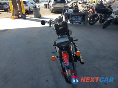 Czwarte zdjęcie samochodu z boku: 2020 HONDA VT750 C VIN:JH2RC5006LK600629 - miniatura