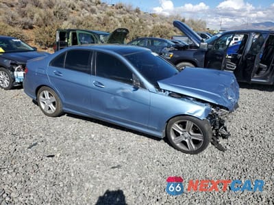 Czwarte zdjęcie samochodu z boku: 2010 MERCEDES-BENZ C 300 VIN:WDDGF5EB3AR096035 - miniatura