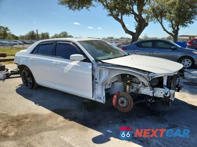 Czwarte zdjęcie samochodu z boku: 2023 CHRYSLER 300C VIN:2C3CCAPJXPH500508 - miniatura