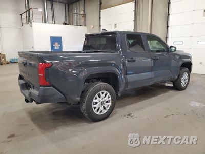 Trzecie zdjęcie samochodu z tyłu: 2025 TOYOTA TACOMA DOUBLE CAB VIN:3TYLD5KN0ST012578 - miniatura