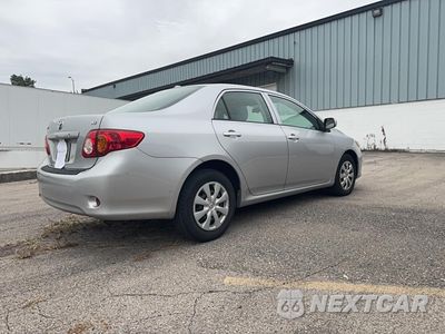 Czwarte zdjęcie samochodu z boku: 2010 TOYOTA COROLLA BASE VIN:2T1BU4EE0AC244165 - miniatura