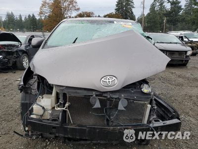 Piąte zdjęcie samochodu w środku: 2011 TOYOTA SIENNA XLE VIN:5TDDK3DCXBS006941 - miniatura