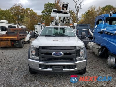 Piąte zdjęcie samochodu w środku: 2019 FORD F550 SUPER DUTY BUCKET TRUCK VIN:1FDUF5GT8KDA00476 - miniatura