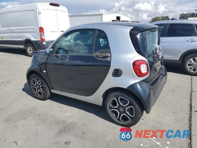 Drugie zdjęcie samochodu z przodu: 2016 SMART FORTWO VIN:WMEFJ5DA3GK073788 - miniatura