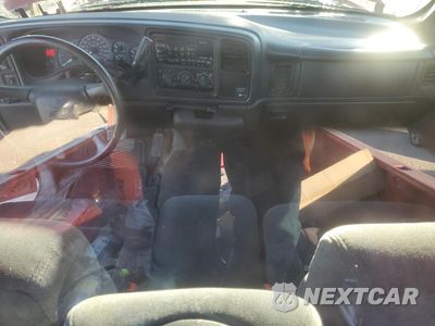 Zdjęcie 8 z 14 samochodu: 2000 CHEVROLET SILVERADO K2500 VIN:1GCGK24U4YE101574 - miniatura