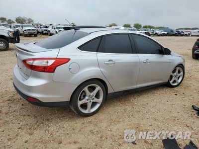 Trzecie zdjęcie samochodu z tyłu: 2012 FORD FOCUS TITANIUM VIN:1FAHP3J21CL342839 - miniatura
