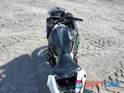Zdjęcie 6 z 10 samochodu: 2022 KAWASAKI EX650 N VIN:ML5EXEN10NDA72443 - miniatura