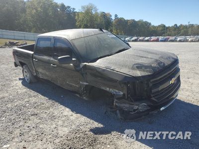 Czwarte zdjęcie samochodu z boku: 2018 CHEVROLET SILVERADO K1500 LT VIN:3GCUKREC9JG540611 - miniatura