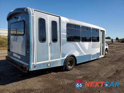 Trzecie zdjęcie samochodu z tyłu: 2016 FORD ECONOLINE E450 SUPER DUTY CUTAWAY VAN VIN:1FDFE4FS4GDC05699 - miniatura
