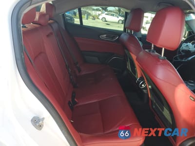 Zdjęcie 10 z 15 samochodu: 2021 ALFA ROMEO GIULIA SPORT VIN:ZARFAMAN6M7646879 - miniatura