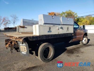 Trzecie zdjęcie samochodu z tyłu: 2002 FORD F450 SUPER DUTY VIN:1FDXF46F82EB02695 - miniatura