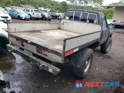 Trzecie zdjęcie samochodu z tyłu: 1986 TOYOTA PICKUP RN63 STD VIN:JT4RN63R4G0001992 - miniatura
