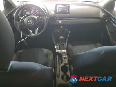 Zdjęcie 8 z 12 samochodu: 2017 TOYOTA YARIS IA VIN:3MYDLBYV4HY156257 - miniatura