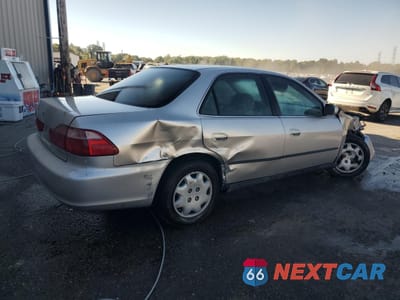 Trzecie zdjęcie samochodu z tyłu: 1998 HONDA ACCORD LX VIN:1HGCG5647WA082037 - miniatura