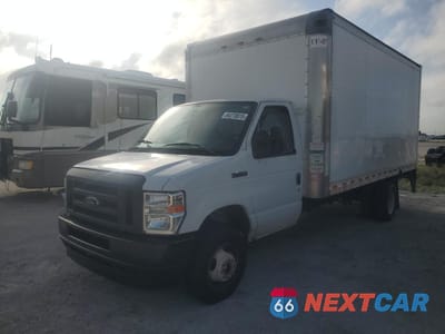 2021 FORD ECONOLINE E450 SUPER DUTY CUTAWAY VAN 1FDXE4FNXMDC03868 - główne zdjęcie licytacji z USA - miniatura