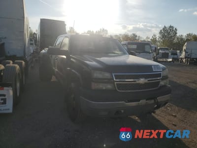 Czwarte zdjęcie samochodu z boku: 2005 CHEVROLET SILVERADO 3500 WORK VIN:1GCJK33235F864509 - miniatura