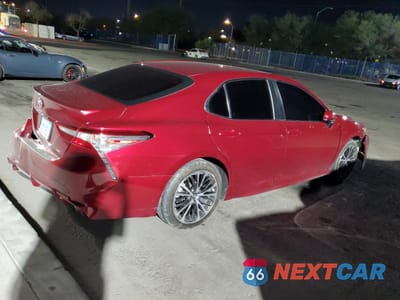Trzecie zdjęcie samochodu z tyłu: 2018 TOYOTA CAMRY L VIN:4T1B11HK4JU522668 - miniatura