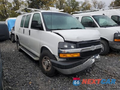 Czwarte zdjęcie samochodu z boku: 2021 CHEVROLET EXPRESS G2500 - CARGO VAN VIN:1GCWGAF77M1309822 - miniatura
