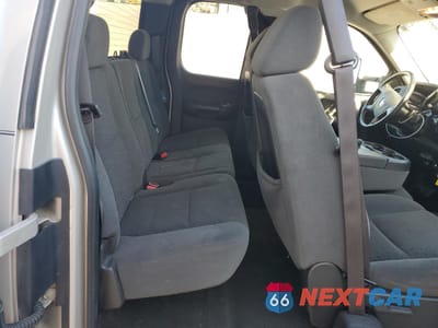 Zdjęcie 10 z 14 samochodu: 2008 CHEVROLET SILVERADO K3500 VIN:1GCJK39K98E150840 - miniatura