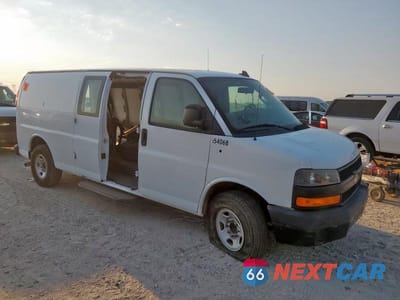 Czwarte zdjęcie samochodu z boku: 2018 CHEVROLET EXPRESS 3500 6.0L V8 VIN:1GCZGHFG6J1168484 - miniatura