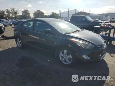 Czwarte zdjęcie samochodu z boku: 2013 HYUNDAI ELANTRA GLS VIN:5NPDH4AE3DH218180 - miniatura