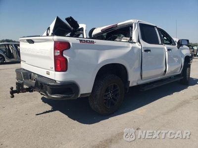 Trzecie zdjęcie samochodu z tyłu: 2021 CHEVROLET SILVERADO K1500 LT TRAIL BOSS VIN:1GCPYFED9MZ389955 - miniatura