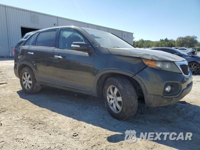 Czwarte zdjęcie samochodu z boku: 2011 KIA SORENTO BASE VIN:5XYKT3A10BG105983 - miniatura